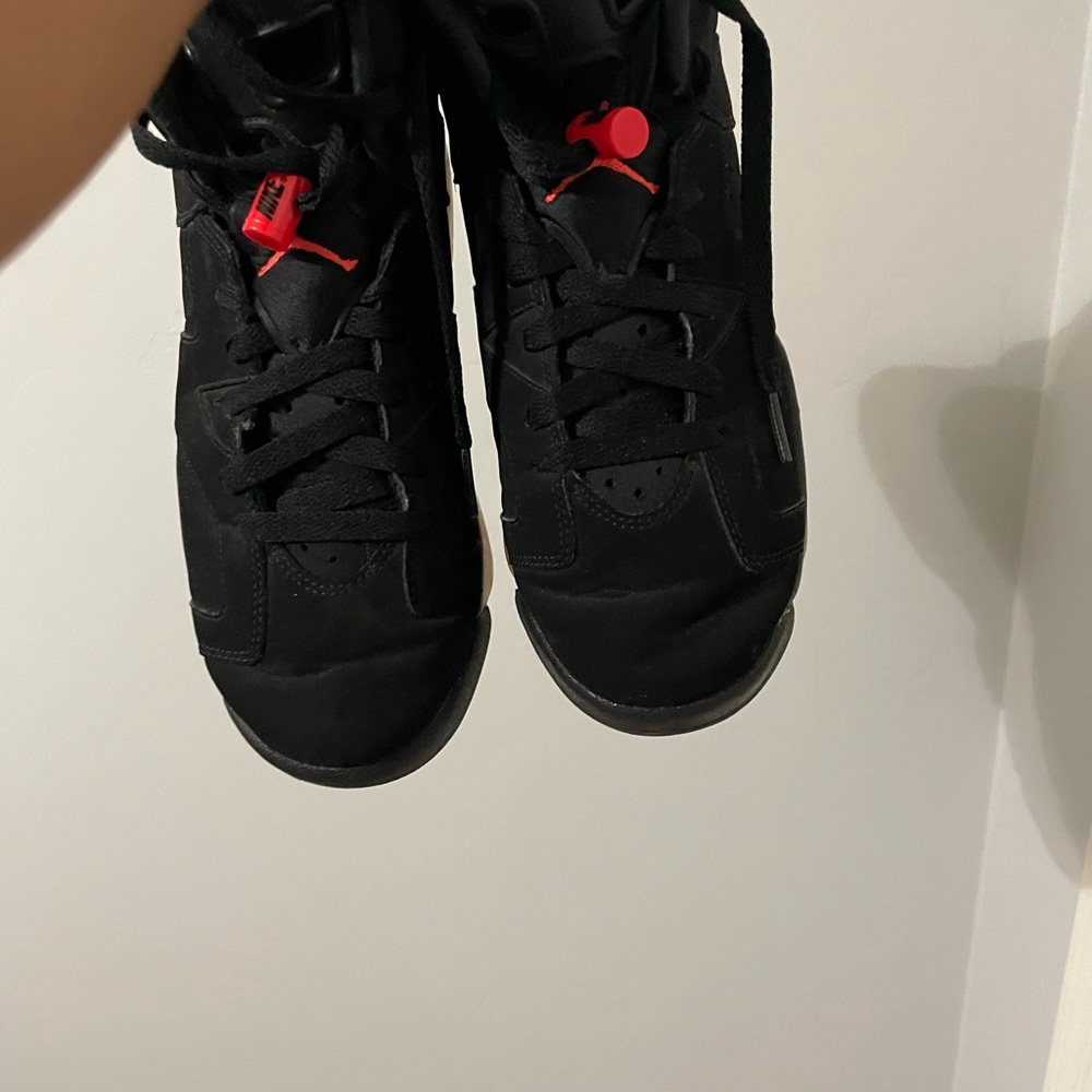 Boys Youth Jordan’s Retro 6 infrared Basketball shoes